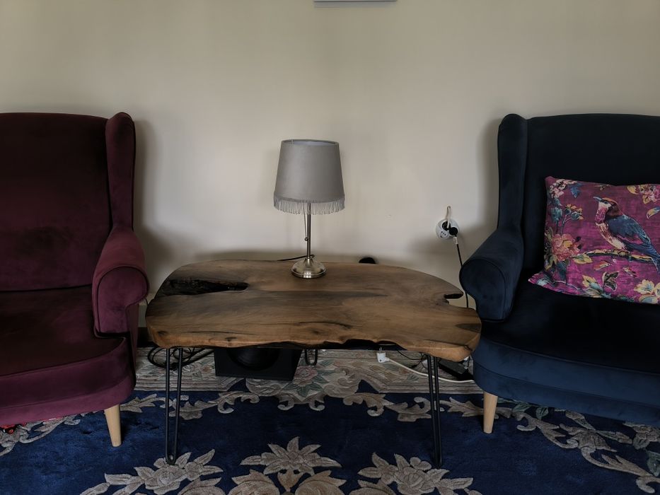 Масивна дървена маса