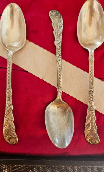 Стари месингови кафемелачки. Комплект 12 лъжички в кутия