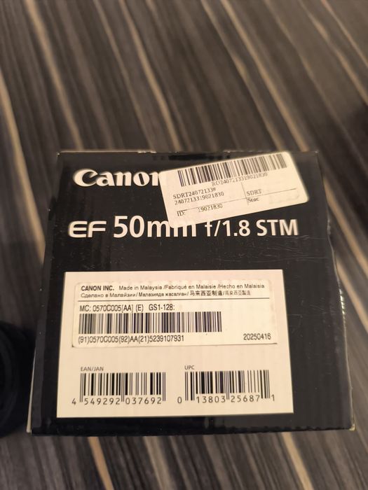 DSLR Canon Eos 2000D nou, cu garantie până in noiembrie 2027