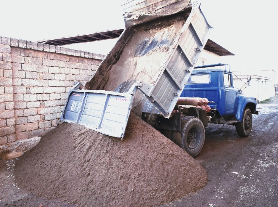 Услуги по вывозу мусора. Доставка стройматериалов: песок, щебень..