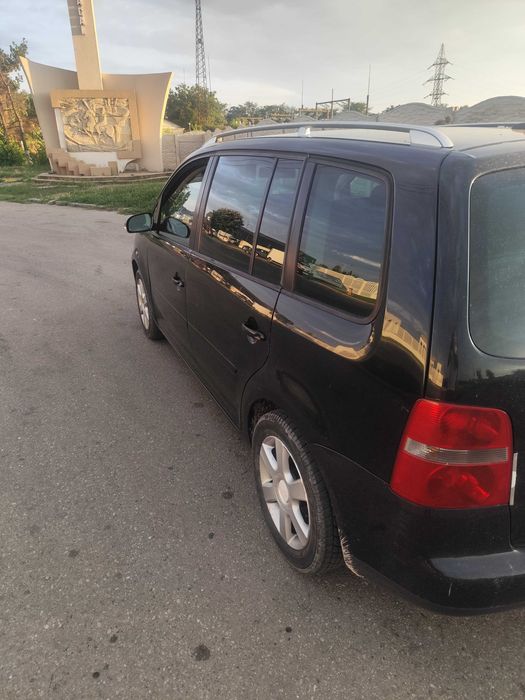 Vw Touran 2003 investit în el 2000 de euro stare de funcționare perfecta 2800 de euro