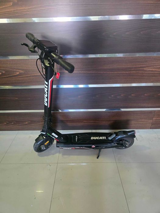 Електрически скутер тротинетка Ducati