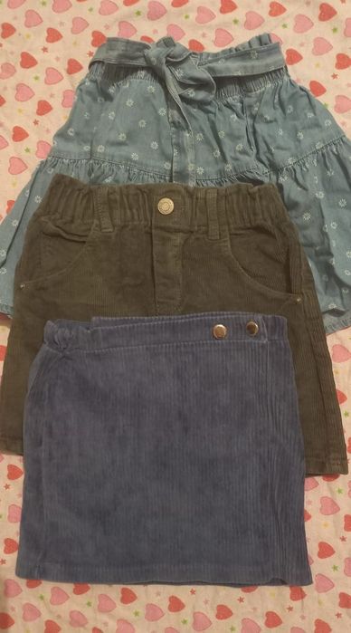 Продаются детские вещи.