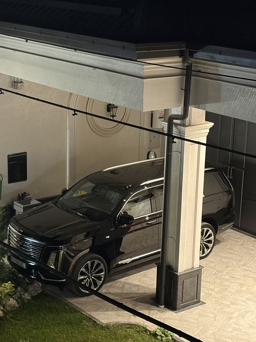 172000 USD Cadillac Escalade Luxury 2025/11