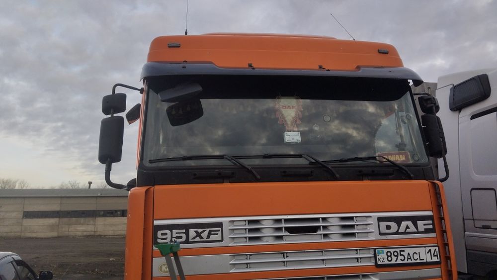 Продам сцепку Даф 95 , полуприцеп Trailor