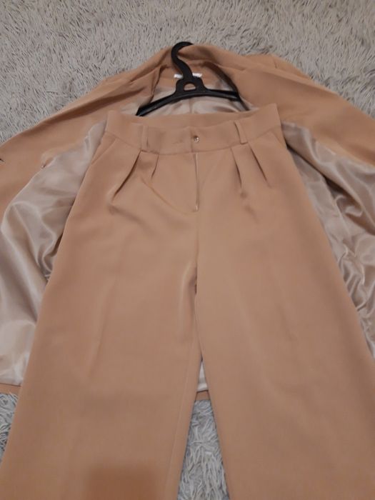 Продаю костюм    женский