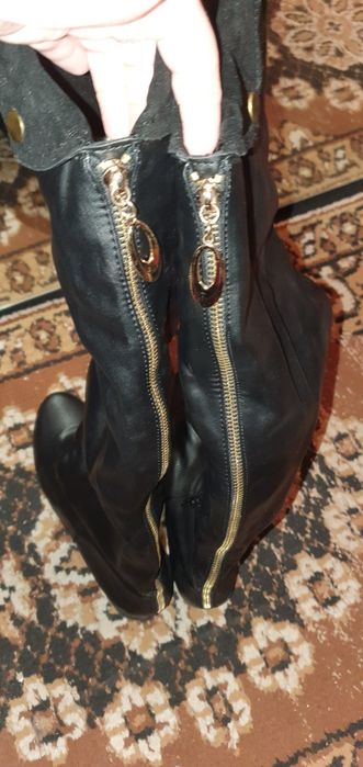 Cizme lungi peste genunchi