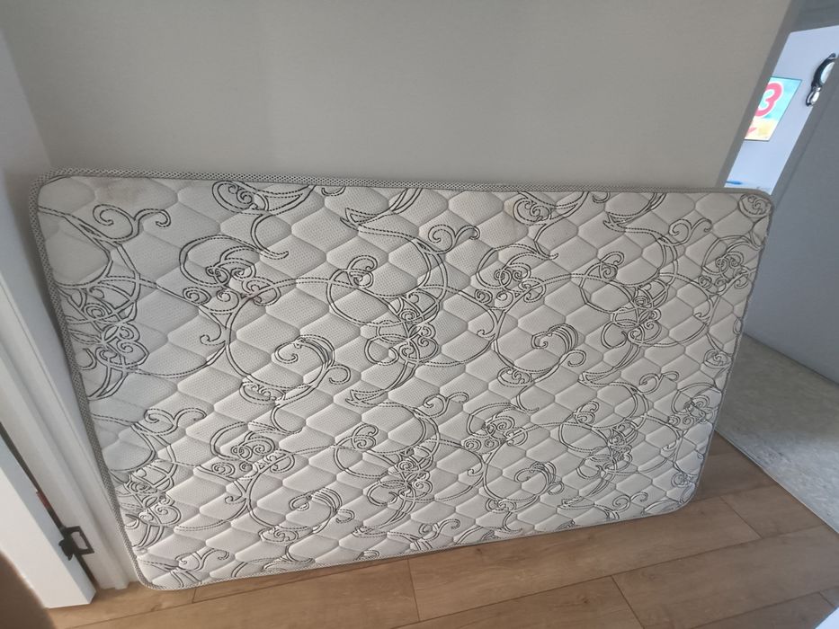 Кровать полутраспальная