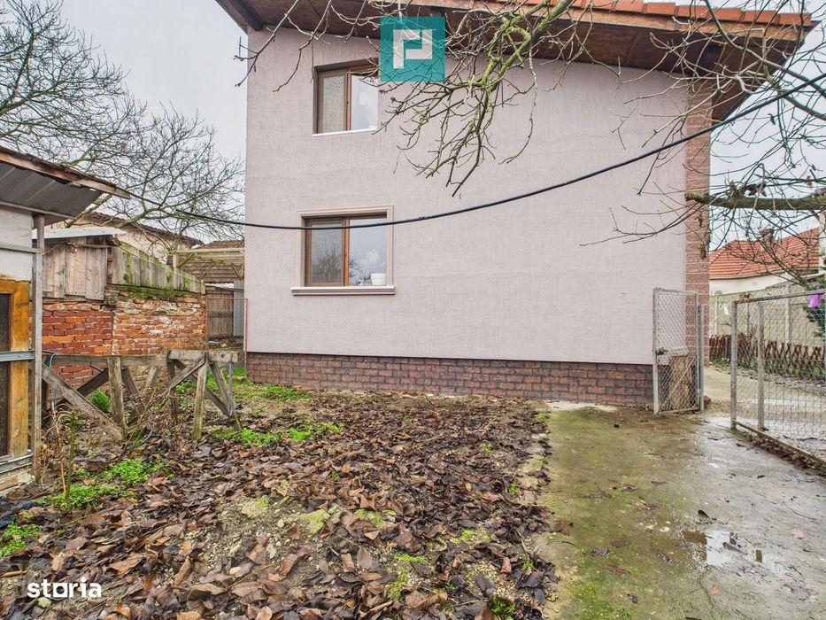 Două case pe un teren generos în Ghiroda