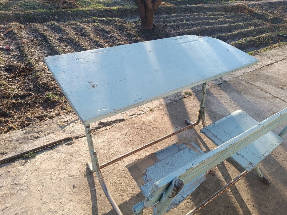 Oʻquv stol  sotiladi