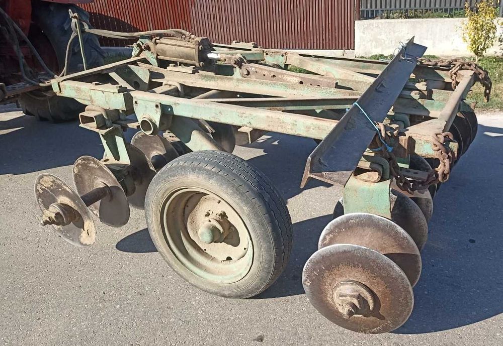 Semanatoare 21R, Prasitori 3S si 5S, Motor tractor U445