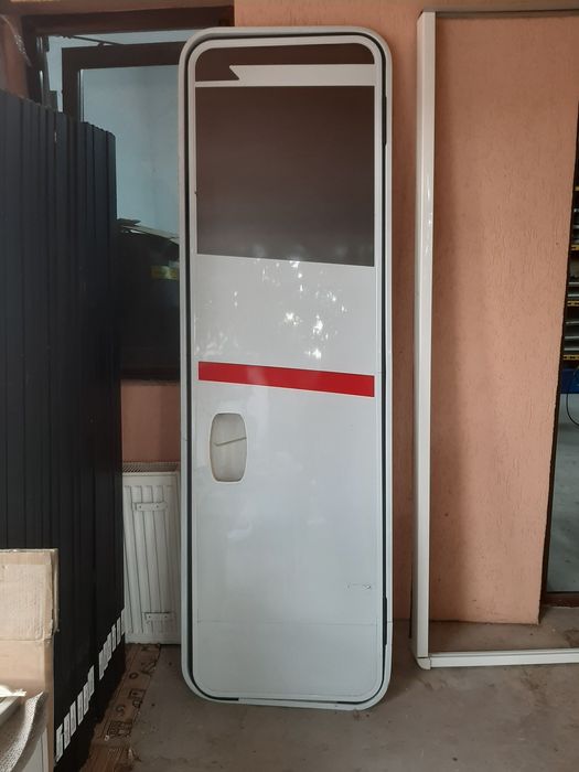 Ușa camper-comversie