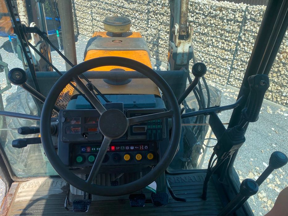 Tractor Renault 130CP cu incarcator frontal