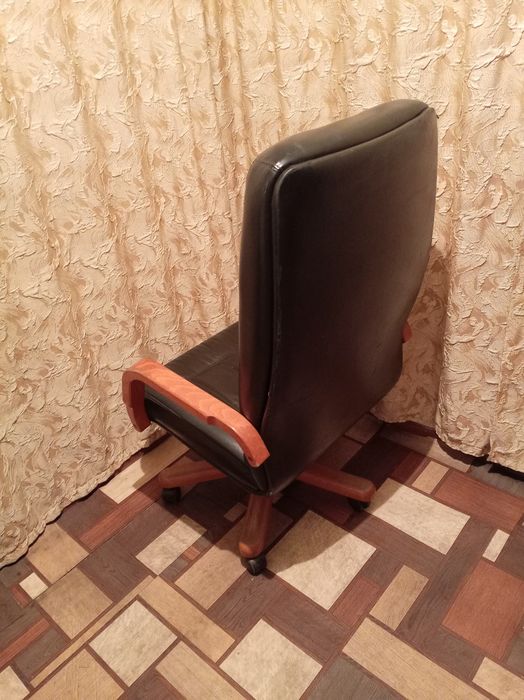 Продам кресло руководителя