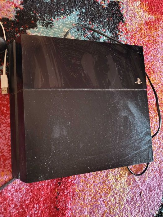 Продавам PS4 Slim