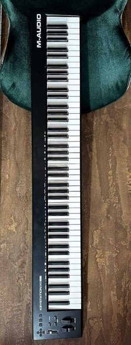 Продам миди-клавиатуру M-Audio.
