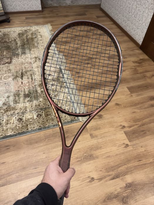 Теннисная ракетка
