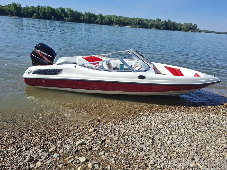 Barca Chaparral Bowrider cu motor Mercury 60 cp  4 timpi EFI