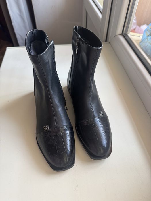 Продам новые осенние сапоги