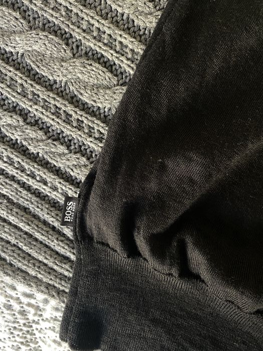 Hugo Boss пуловер от меринова вълна (мъжки, L размер)
