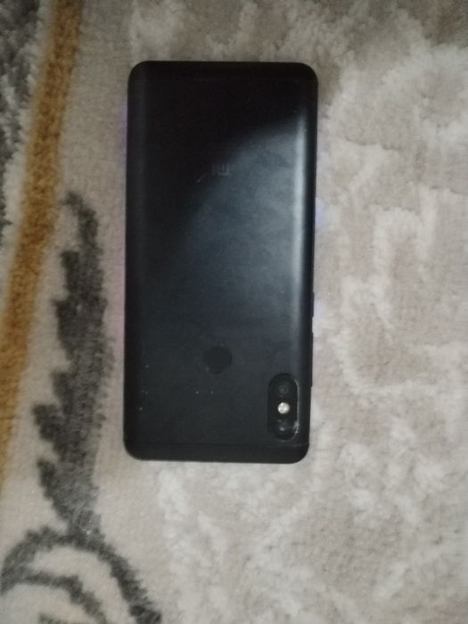 Telefon sotiladi 300 ming kelishamiz