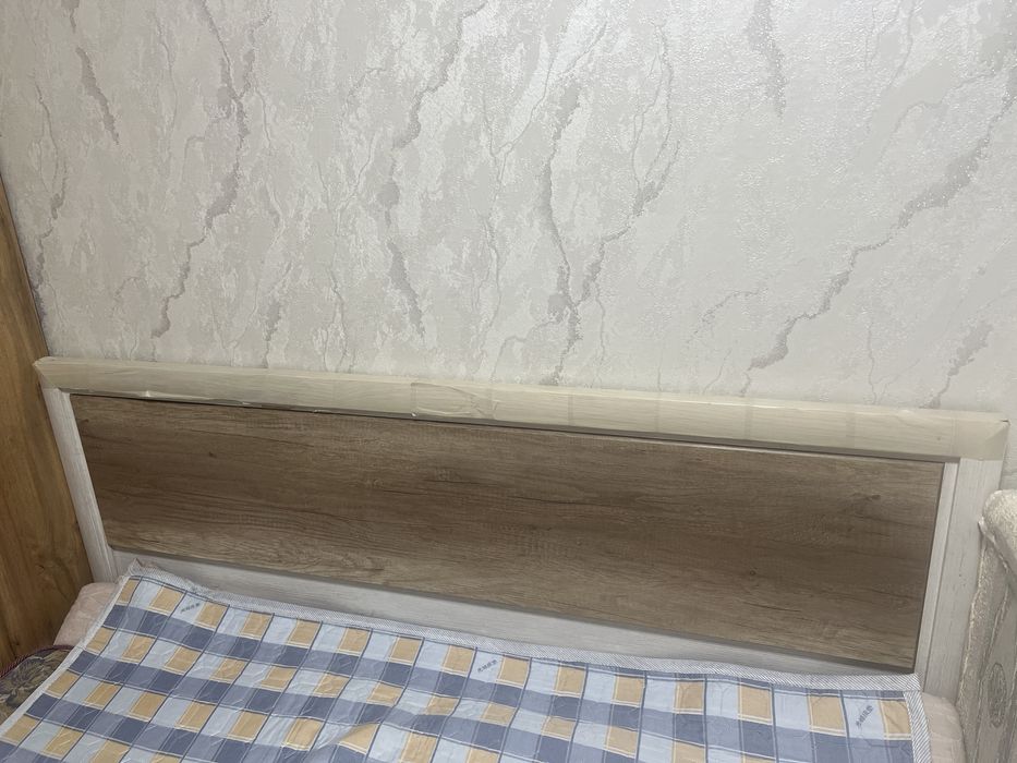 Двуспальная кровать