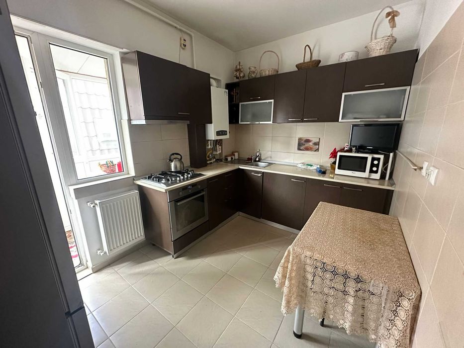 Ofer spre închiriere apartament cu 2 camere