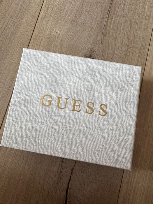 Колан GUESS не използван