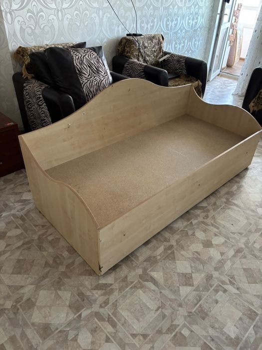 Продам кровать 180 см