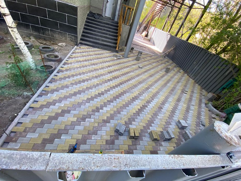 Укладка брусчатки и тротуарной плитки