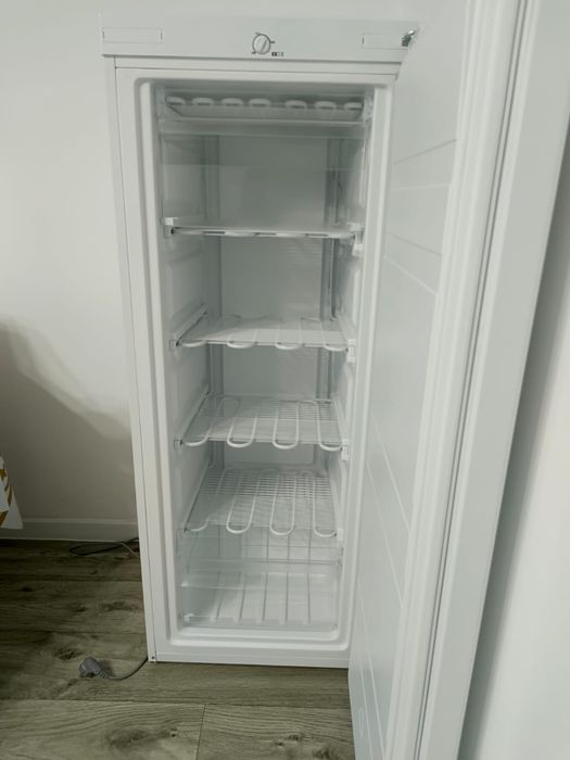 Вертикальная морозильная камера