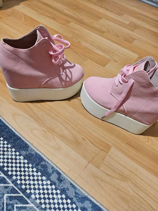 Слипоны женские на танкетке