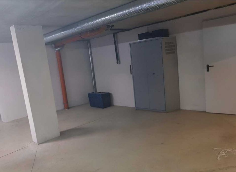 Собственик Продавам 30кв. самостоятелен Гараж в нова сграда