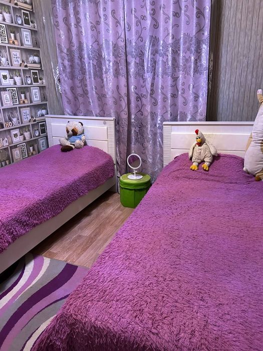 Продам детскую тахту  с матрасом 2шт