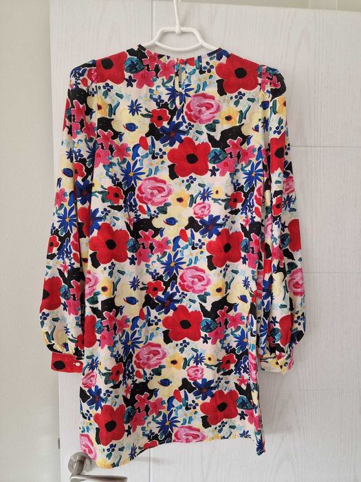 NA-KD цветна рокля с обемни ръкави