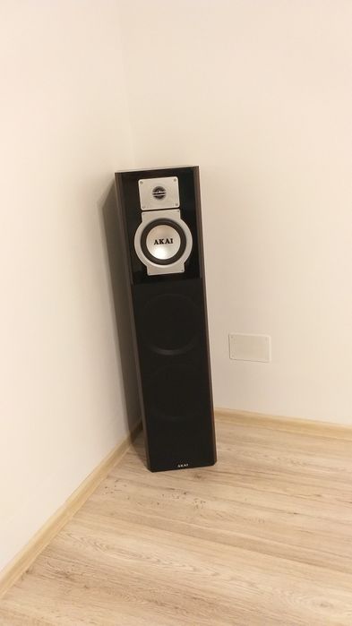2 Boxe AKAI model SS006A-305 cu 150W impecabile dimensiuni 105x26x33cm