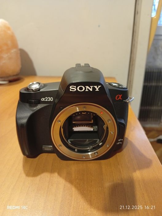 Sony Alpha a230 + обектив 18–55mm – отлично състояние