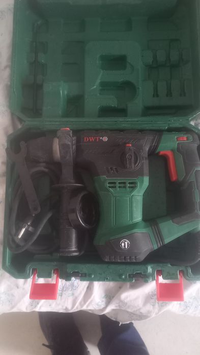 Продаётся перфоратор DWT