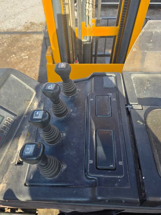 Продавам / Заменям Рич трак  JUNGHEINRICH ETV 214 Side Shift