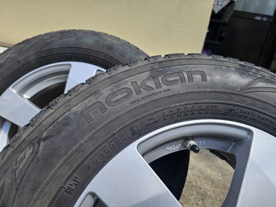 Roți de iarnă 215/55/R16 - jante aliaj + senzori presiune + anvelope Nokian