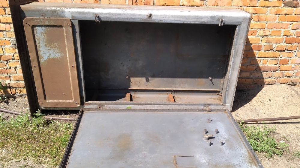 Железный шкаф ларь