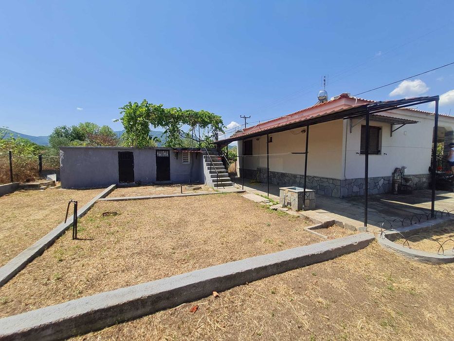 Продава с площ 85 м2 и двор 508 м2 в Паралия Врасна, Гърция