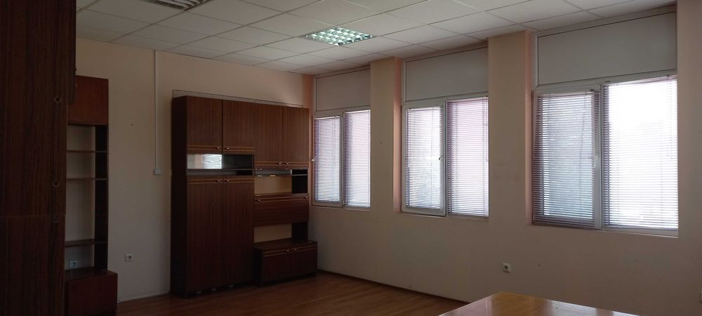 Дава се под наем Офис в Силистра, Център - 115 кв.м за 229.5 € - Снимка #3