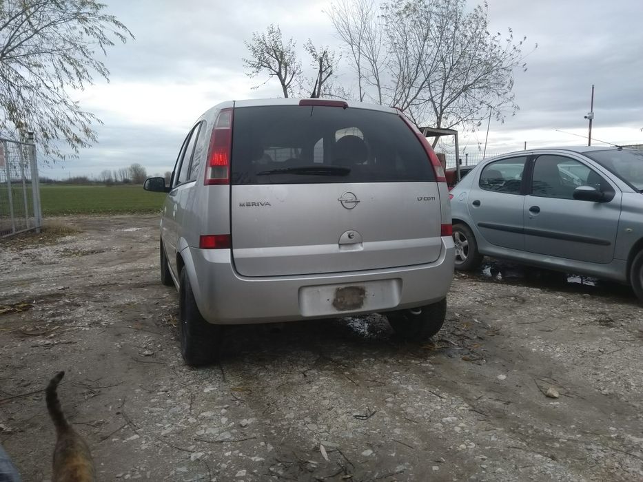 Опел Мерива на части