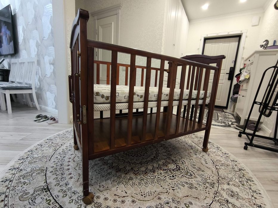 Продам детскую кроватку