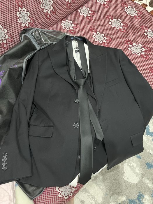 Срочно почти новый костюм