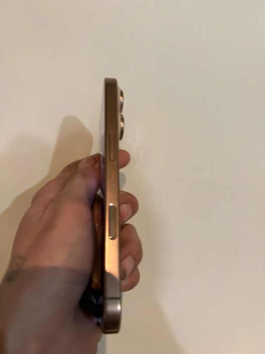 Продам айфон 16 про