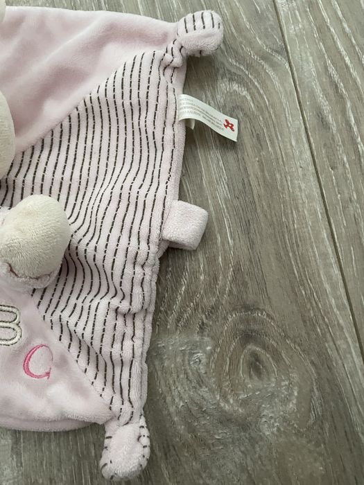 Păturică pentru somn cu iepuras de pluș