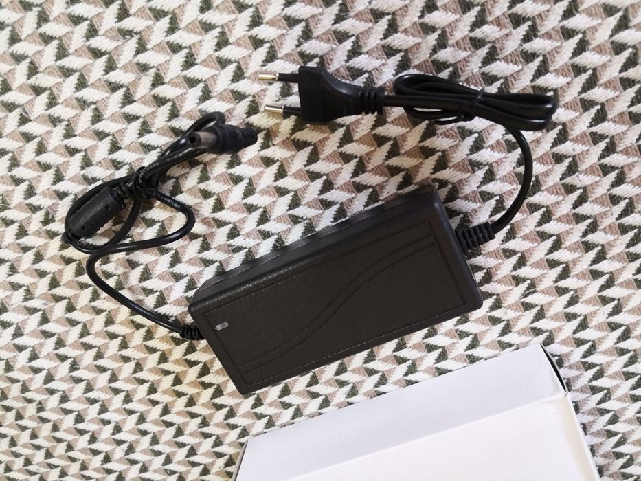 Alimentator Incarcator adaptor 12 Volti 5 Amperi cu mufa 5 mm