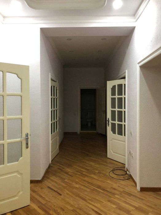 Metro Oybek 4 room apartment for foreigners